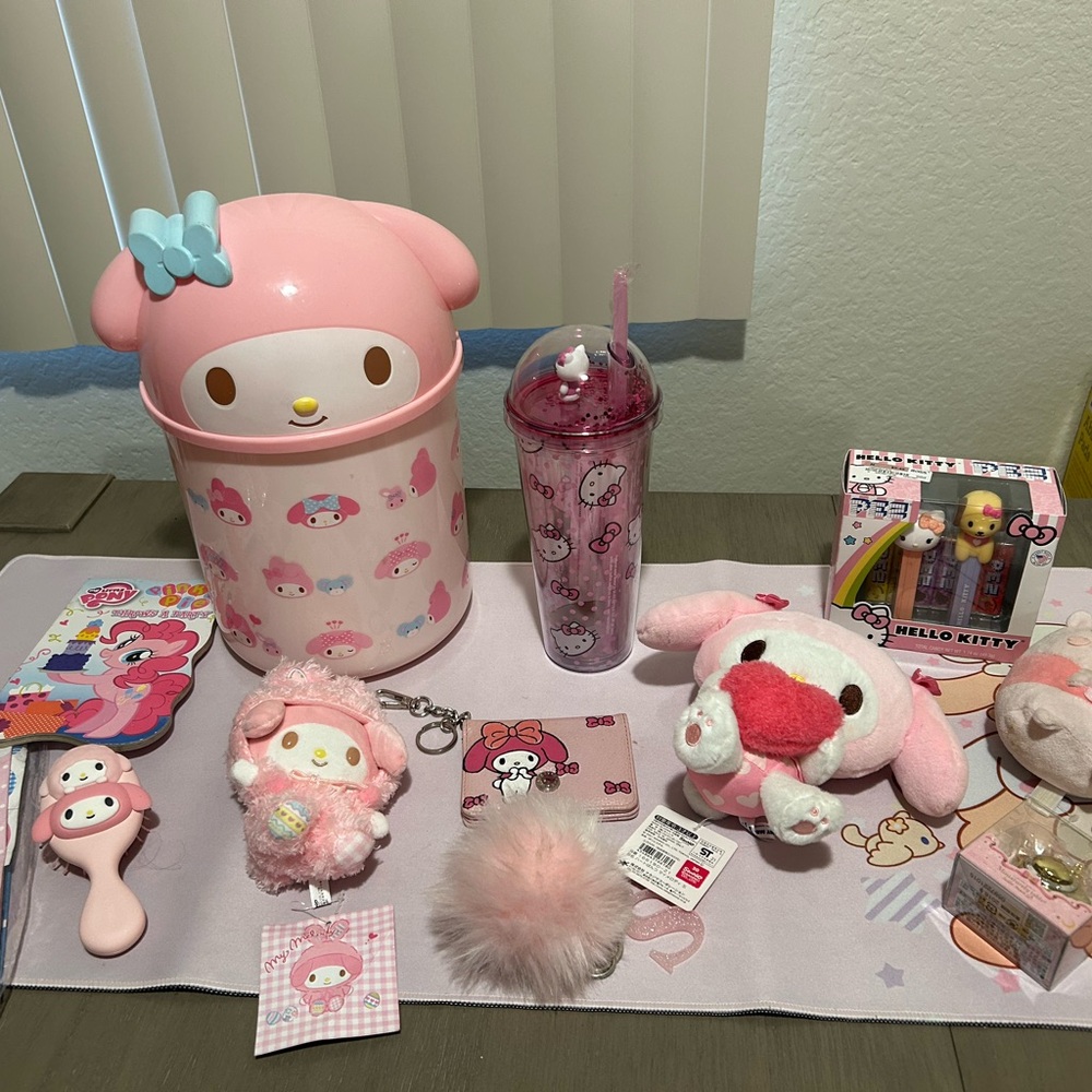 Sanrio Pink Favors Party Supplies